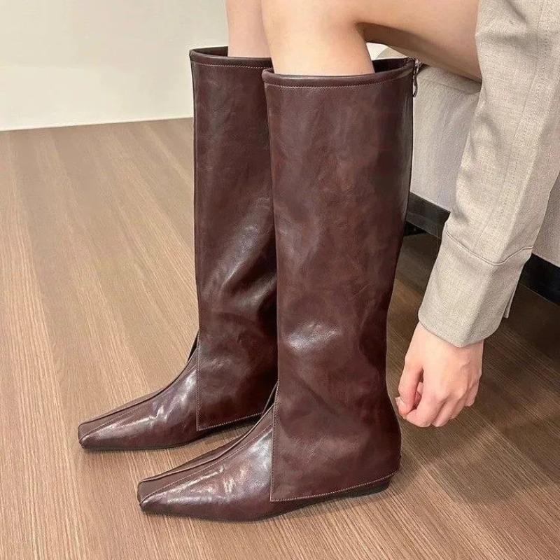 Interior Design Usa - Sepatu Bot Hak Datar dengan Ujung