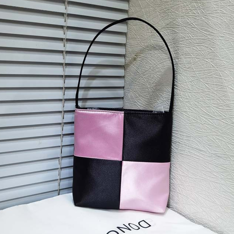 Tas Tangan Persegi Sutra Tas C - Interior Design Elegant ulasan dan harga