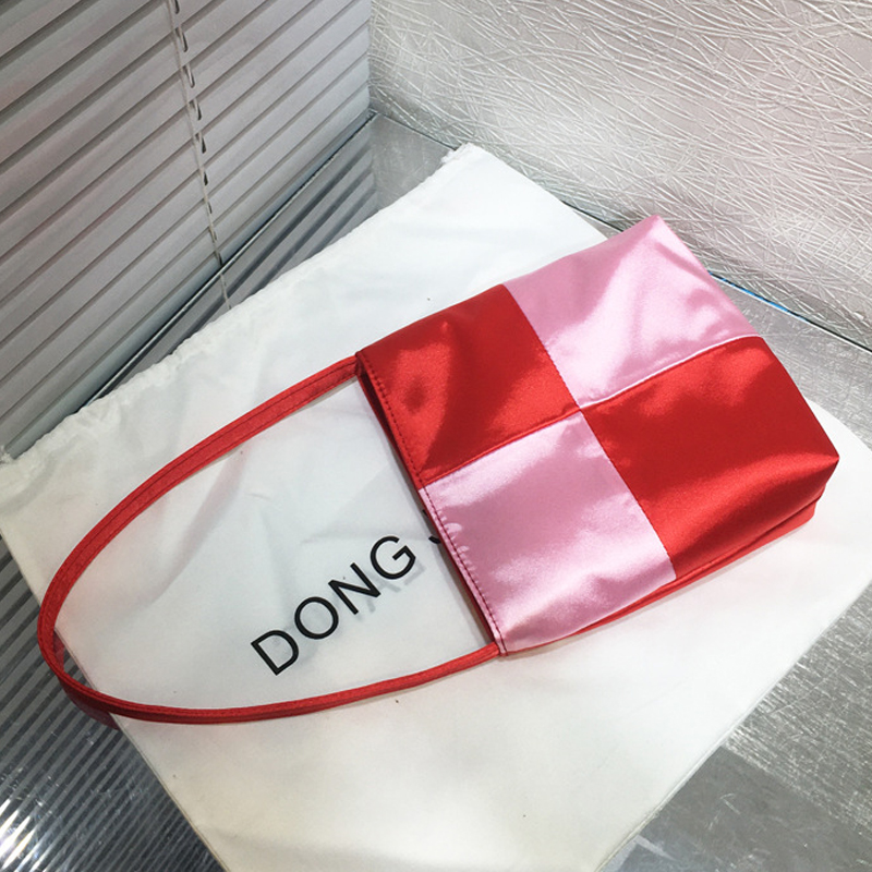 Tas Tangan Persegi Sutra Tas C - Interior Design Elegant ulasan dan harga