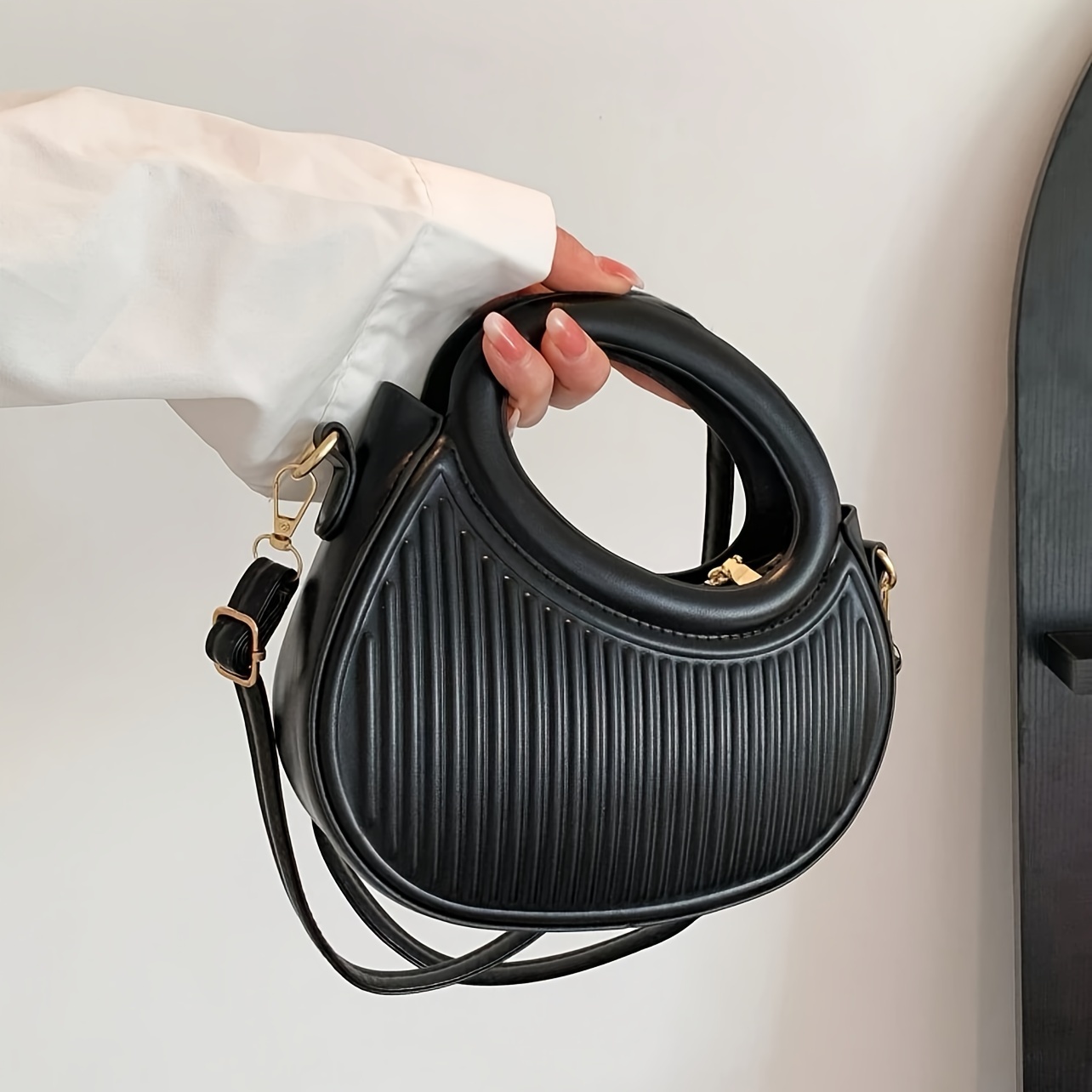 Tas Selempang Desain Garis Chi - Interior Design Elegant ulasan dan harga
